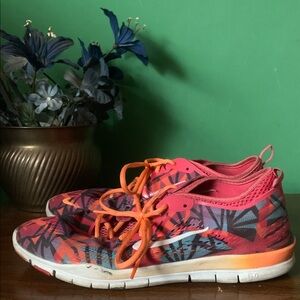 Nike Women’s Size 11 Multicolored Net Gym Shoes